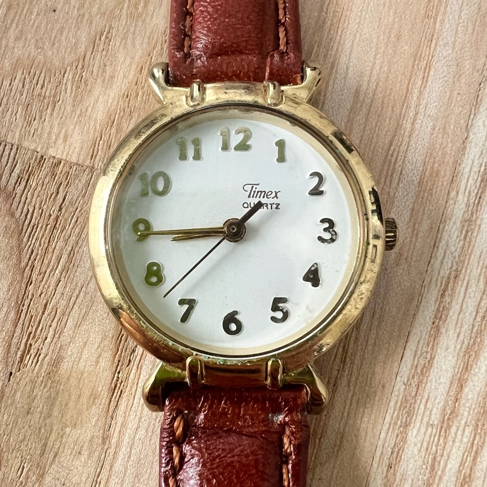 Timex ladies gold tone brown leather dress watch NEW BATTERY
